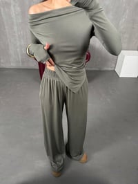 Tamara Haki Drapeli Asimetrik Kesim Bluz Pantolon Modal TakımGausTAKIMGU100202