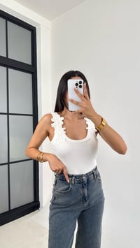 Beyaz Çiçek Dantel Nakışlı Basic Atlet GAUS-0060GAUSBlouseGAUS-0060