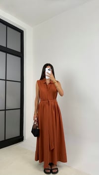 Kiremit Sıfır Kol Önü Düğmeli Kuşaklı Elbise GAUS-0051GAUSELBİSEGAUS-0051