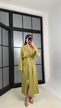 Açık Yeşil Kuşaklı Yırtmaçlı Premium Saten Elbise GAUS-01240GAUSELBİSEGAUS-01240