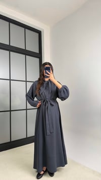 Antrasit Fular Detaylı Kuşaklı İthal Kumaş Elbise GAUS-01155GAUSDressesGAUS-01155