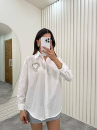 Beyaz Taşlı Kalp Yaka Detaylı Gömlek Gaus00299GausGÖMLEKGU1001687