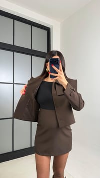 Acı Kahve Astarlı Düğme Detaylı Kare Yaka Ceket Etek Premium Kumaş Takım GAUS-00975GAUSTAKIMGAUS-00975
