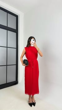 Kırmızı Kemerli Astarlı Piliseli Elbise Gaus00509GausELBİSEGU1002193