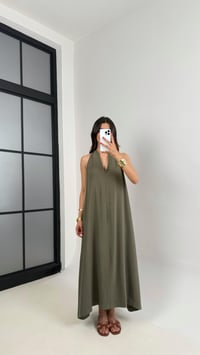 Haki V Yaka Sırt Detaylı Premium Tencel Elbise Gaus00481 GausELBİSEGU1002125