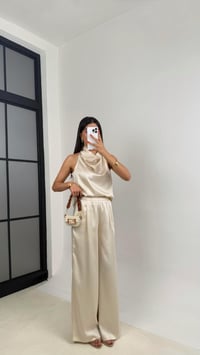 Taş Degaje Yaka Bluz Beli Lastikli Pantolon Saten Takım GAUS-01222GAUSTAKIMGAUS-01222