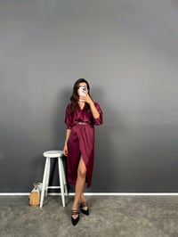 Miel Vişne Çürüğü Balon Kol Önden Yırtmaçlı Kemerli Saten ElbiseGausELBİSEGU008889