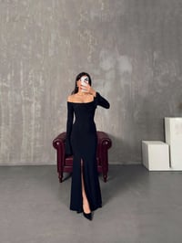Tabita Siyah Kayık Yaka Yırtmaçlı Tasarım ElbiseGausELBİSEGU00904254