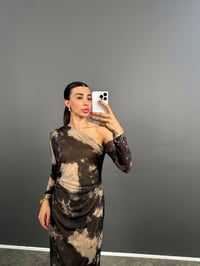 Joven Kahve Karışımlı Desenli Belden Büzgülü Omuz Detaylı ElbiseGausELBİSEGU008900
