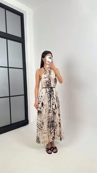 Ekru Siyah Desenli Ayarlanabilir Askılı Pileli Saten Elbise Gaus00377GausELBİSEGU1001883
