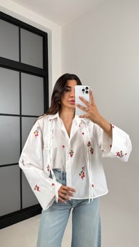 Beyaz Çiçek Nakışlı Premium Gömlek Gaus00567GausGÖMLEKGU1002322