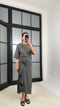 Antrasit Yırtmaç Detaylı Tencel Elbise GAUS-01405GAUSELBİSEGAUS-01405