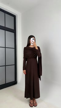 Acı Kahve Pelerin Detaylı Sandy Kumaş Tasarım Elbise Gaus00692GausELBİSEGU1002604