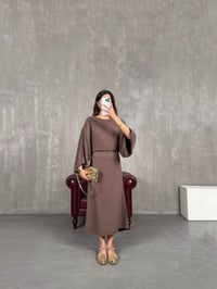 Kahve Yarasa Kol Kuşaklı Yırtmaçlı Tensel Elbise Gaus00225GausELBİSEGU1001521
