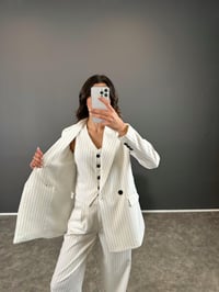 Beyaz Çizgili Premium Üçlü Takım GausTAKIMGU004487
