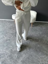 Beyaz Şeritli Oysh Kumaş İkili TakımGausTAKIMGU002410