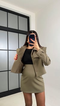 Haki Astarlı Düğme Detaylı Kare Yaka Ceket Etek Premium Kumaş Takım GAUS-00975GAUSTAKIMGAUS-00975