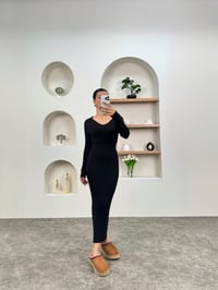 Lizet ZR Model Siyah V Yaka Belden Bağlamalı Triko ElbiseGausELBİSEGU00903526