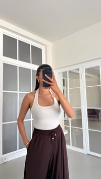 Beyaz Halter Yaka Gold Toka Detaylı Bluz GAUS-01714GAUSBLUZGAUS-01714