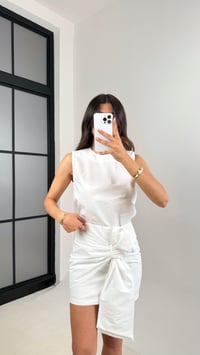 Beyaz Bluz Fiyonk Detaylı Etek İkili Tencel Takım Gaus00525GausTAKIMGU1002232