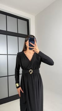 Siyah V Yaka Yırtmaçlı Gold Tokalı Sandy Kumaş Elbise GAUS-00876GAUSDressesGAUS-00876