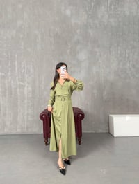 Sandra Çağla Yeşili Taş Düğmeli Kuşaklı ElbiseGausELBİSEGU100388