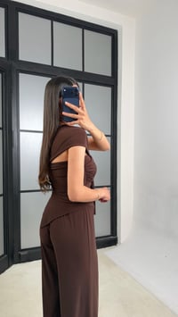 Acı Kahve Asimetrik Bağlama Detaylı Bluz Beli Lastikli Pantolon Sandy Kumaş Takım GAUS-01509GAUSSuitsGAUS-01509