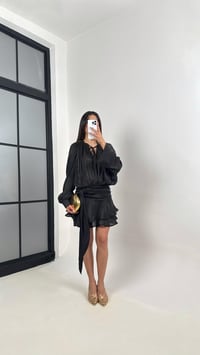 Siyah Işıltı Dokulu Volanlı Tasarım Mini Elbise Gaus00354GausELBİSEGU1001822