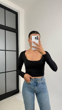 Siyah Yuvarlak Yaka Yan Büzgü Detaylı Sandy Kumaş Bluz GAUS-0065GAUSBLUZGAUS-0065