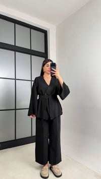 Siyah Tek Düğmeli Kuşaklı Ceket Beli Lastikli Pantolon Modal Takım GAUS-00985GAUSTAKIMGAUS-00985