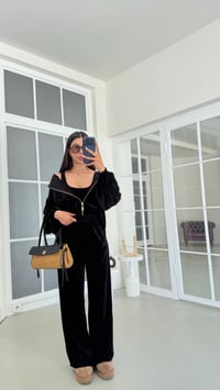 Siyah Kapüşonlu Hırka Crop Beli Lastikli Pantolon 3'lü Kadife Takım GAUS-02033GAUSTAKIMGAUS-02033
