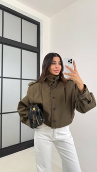 Haki Yüksek Yaka Düğmeli Astarlı Tasarım Kısa Trençkot GAUS-0087GAUSTrench CoatGAUS-0087