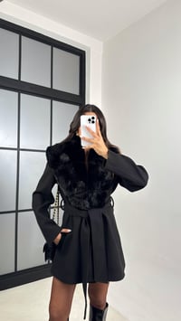 Siyah Yaka Kürk Detaylı Kuşaklı Kaban GAUS-00600GAUSKABANGAUS-00600