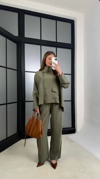 Yeşil Gömlek Beli Lastikli Pantolon Cep Detaylı Muadil Tencel Takım GAUS-01225GAUSTAKIMGAUS-01225