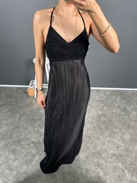 Mare Siyah Sırt Bağlamalı Askılı Piliseli Maxi ElbiseGausELBİSEGU008638