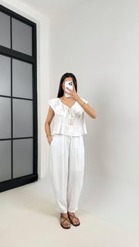 Beyaz Yaka Fırfırlı Bluz Beli Lastikli Pantolon Gofre Takım Gaus00460GausTAKIMGU1002072