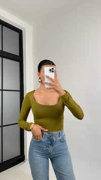 Yeşil Yuvarlak Yaka Yan Büzgü Detaylı Sandy Kumaş Bluz GAUS-0065GAUSBLUZGAUS-0065