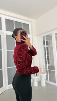 Bordo Vatkalı Yumuşak Dantelli Tasarım Bluz GAUS-02331GAUSالبلوزات GAUS-02331