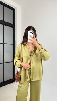 Yağ Yeşili Gömlek Beli Lastikli Pantolon İkili Premium Saten Takım GAUS-0074GAUSTAKIMGAUS-0074
