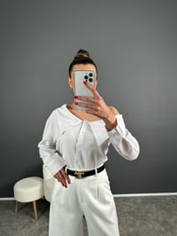 Beyaz Düşük Omuz Gömlek GausGÖMLEKGU007189