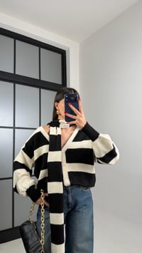 Siyah Şeritli Atkı Detaylı Triko Hırka GAUS-00920GAUSHIRKAGAUS-00920