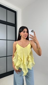 Sarı Ayarlanabilir Askılı MD Muadil Fırfır Detaylı Şifon Bluz Gaus00665GausBLUZGU1002534