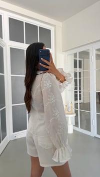 Beyaz Nakışlı Balon Kol Premium Gömlek GAUS-01773GAUSGÖMLEKGAUS-01773