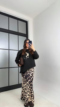 Siyah Ekru Leopar Desenli Bluz Etek İkili Saten Takım GAUS-00903GAUSTAKIMGAUS-00903