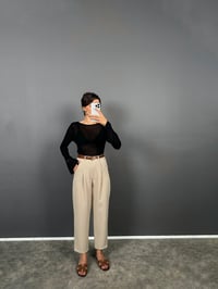 Vion Taş Krep Kumaş Kemerli Havuç ZR Model PantolonGausPANTOLONGU008806