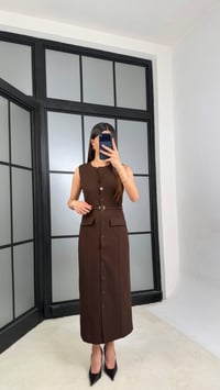 Acı Kahve Düğmeli Cep Detaylı Kemerli Elbise GAUS-01364GAUSELBİSEGAUS-01364