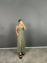 Uxor Haki Askılı Yırtmaçlı Uzun ZR Model Keten ElbiseGausELBİSEGU008661