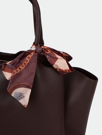 039 KURDELE DETAYLI ORTA BOY EL ÇANTASI KAHVEBAG COLLECTIONGaus ÇantaCNT-122