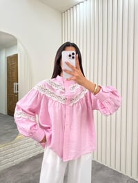 Pembe Önü Düğmeli Dantel Detaylı İthal Gömlek Gaus00317GausGÖMLEKGU1001726