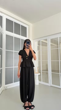 Siyah Gold Düğme Detaylı Peplum Bluz Beli Lastikli Şalvar Pantolon İkili Modal Takım GAUS-01673GAUSTAKIMGAUS-01673